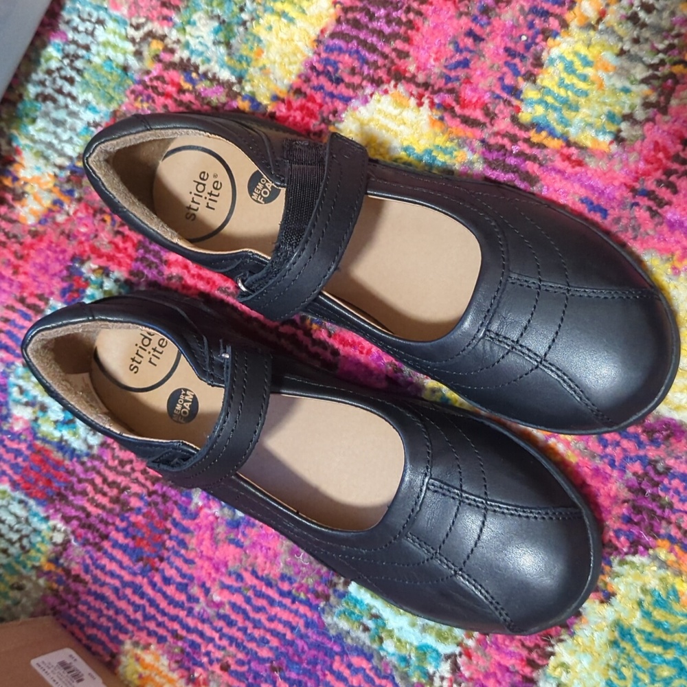 EUC like-new Stride Rite Black Claire Mary Jane Dress Shoes for Kids Size 4